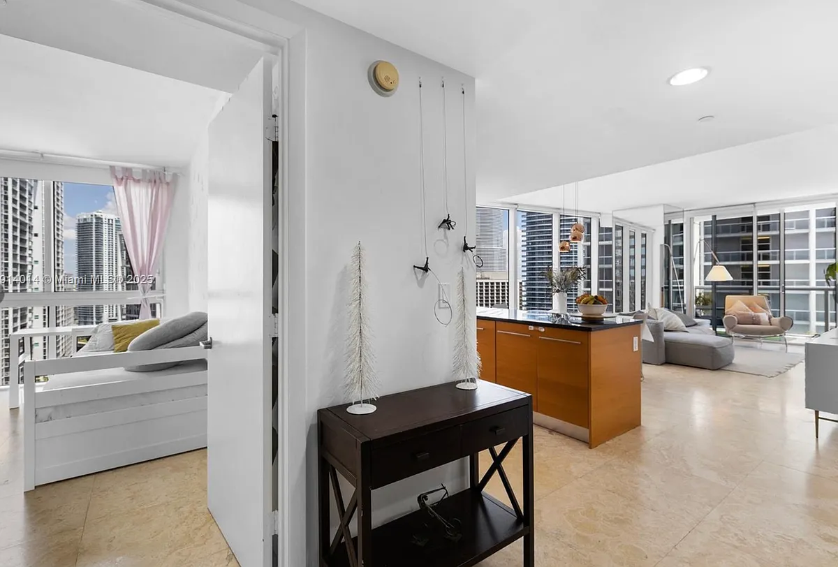 Building Photo - 495 Brickell Ave #2410