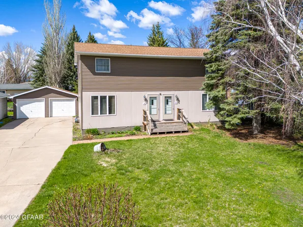 33 Garden Ct NW, East Grand Forks, MN 56721