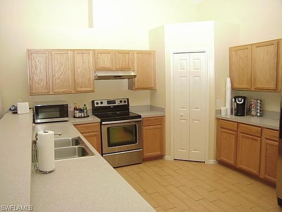 3rd image of 517 NW 21st St