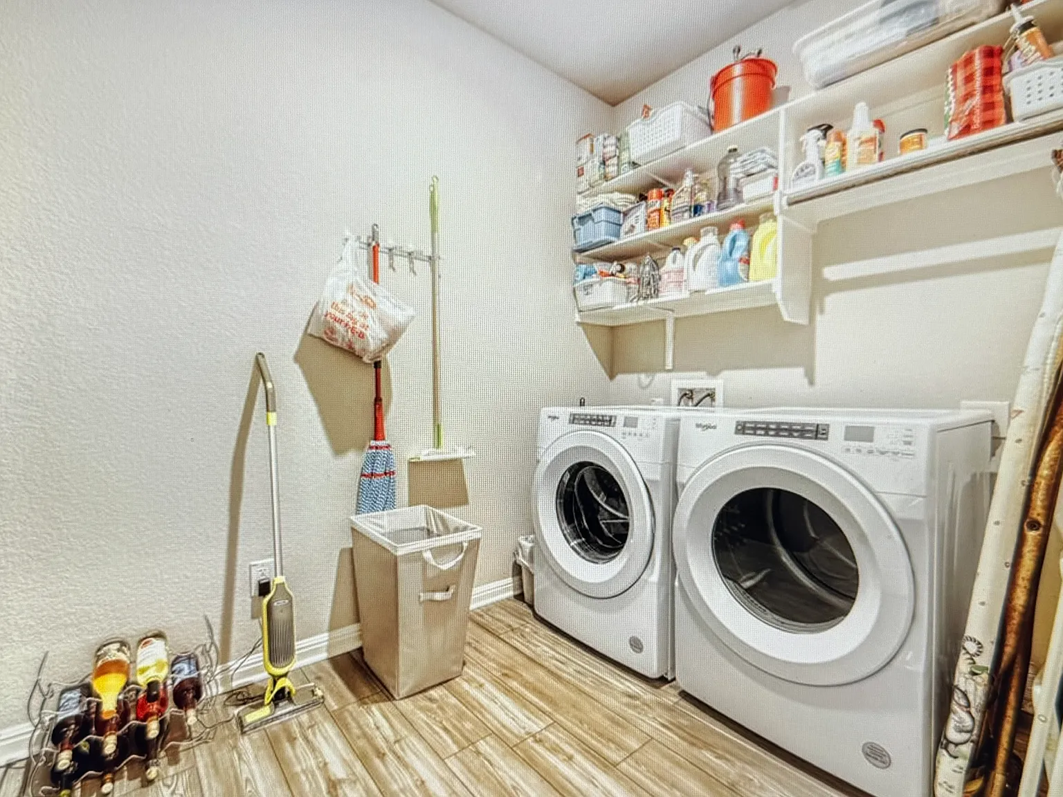 4 bed, 2302 sqft, $2,250 — Photo 4