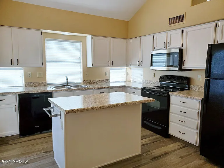 1325 N Malibu Ln — Photo 5