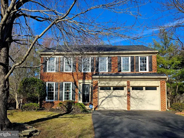 1506 Summerset Pl, Herndon, VA 20170