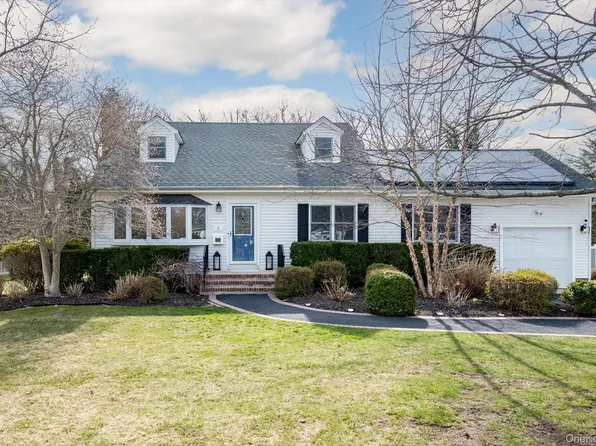 5 Orchard Road S, East Patchogue, NY 11772