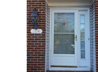 304 Williamsburg Ct, Marlton, NJ 08053