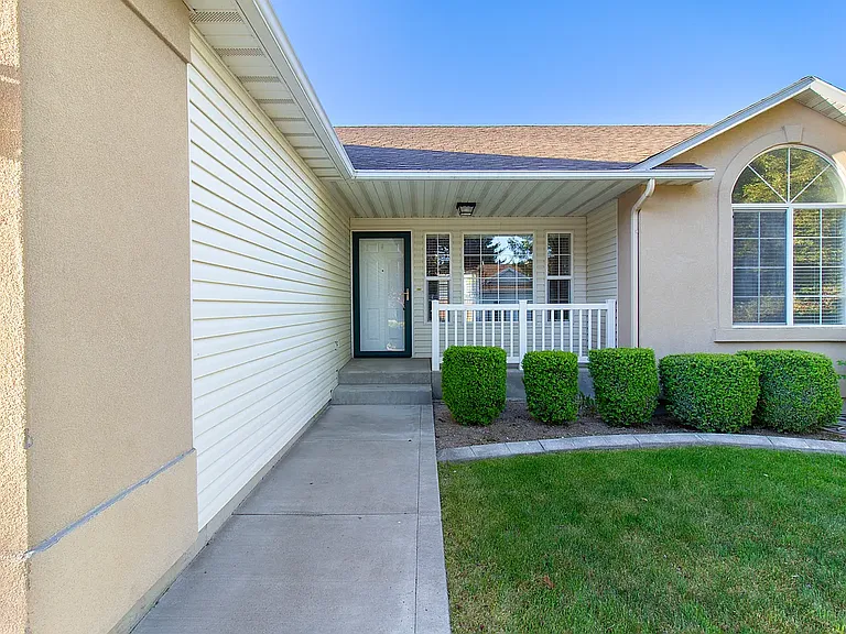 2530 Paintbrush Dr — Photo 4