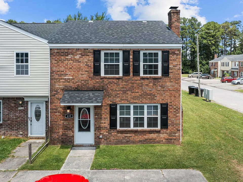 635 Myrtlewood Cir