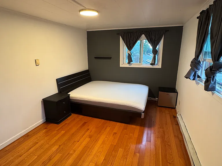 7 Holly Rd — Photo 1