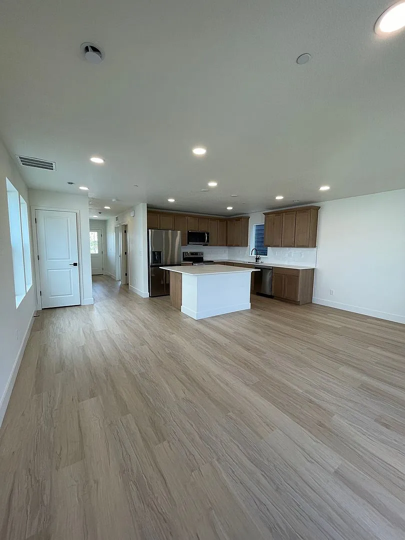 Building Photo - 3130 Sykes Dr
