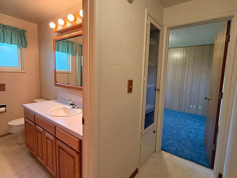 2148 Grove St — Photo 9