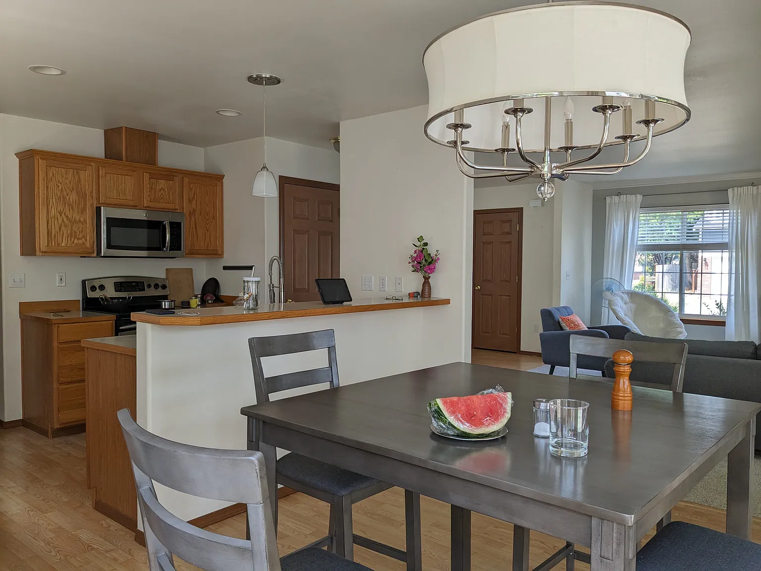 3 bed, 2.5 bath, 1580 sqft, $3,300 — Photo 4