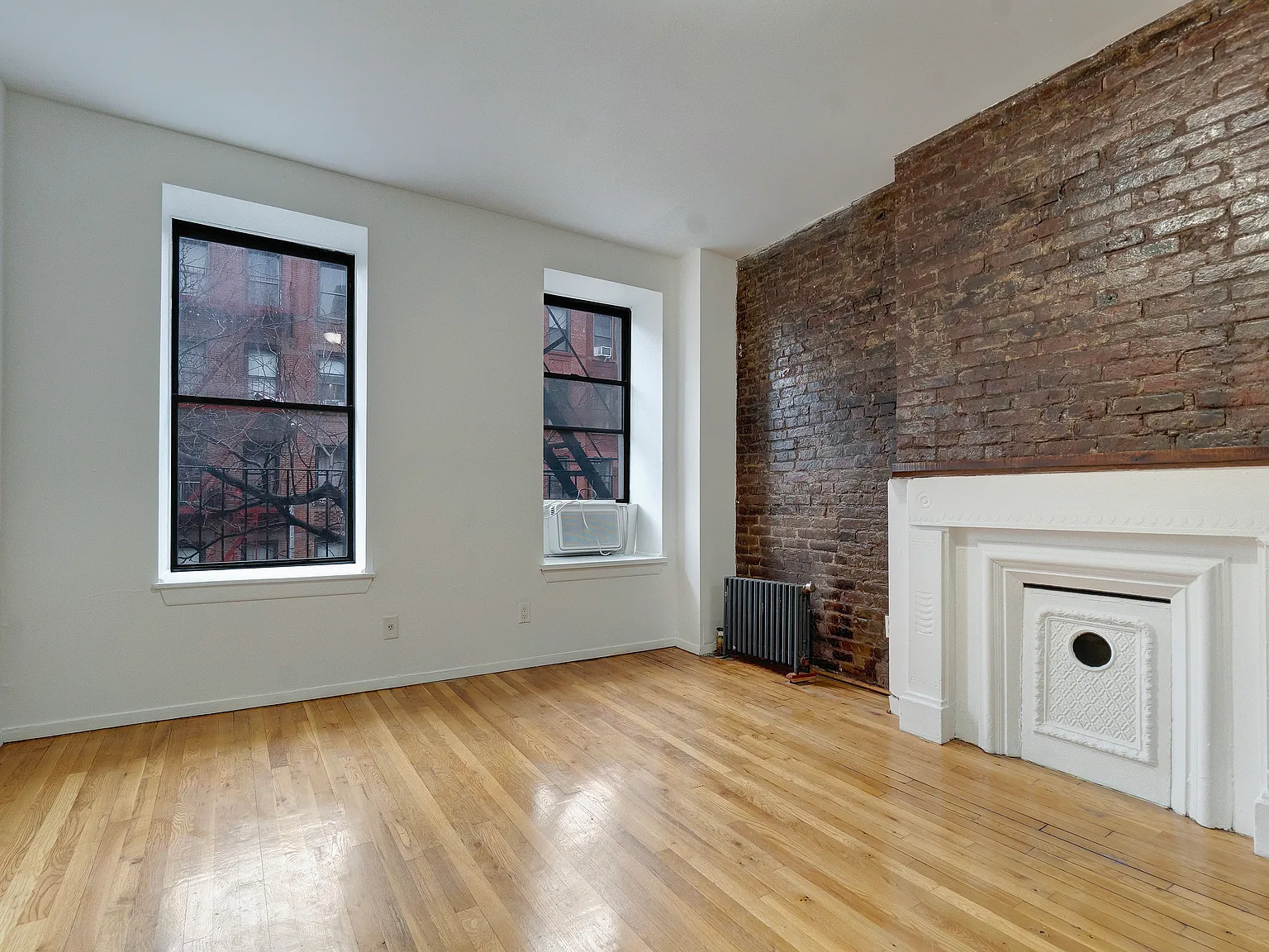 350 West 47th Street — Photo 2