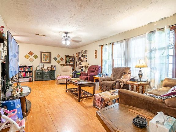 3rd image of 307 W Burney St