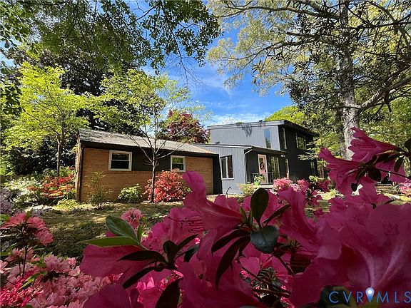 3rd image of 1670 Holly Dr