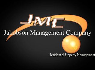 882 7th St NW, Rochester, MN 55901