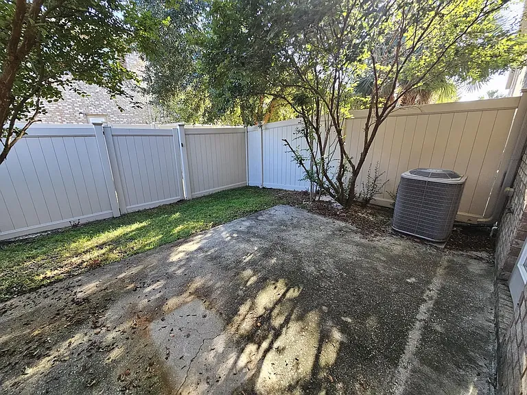 2127 Wilsons Plover Cir — Photo 16