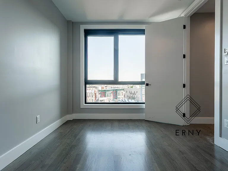 1096 Broadway #5R — Photo 9