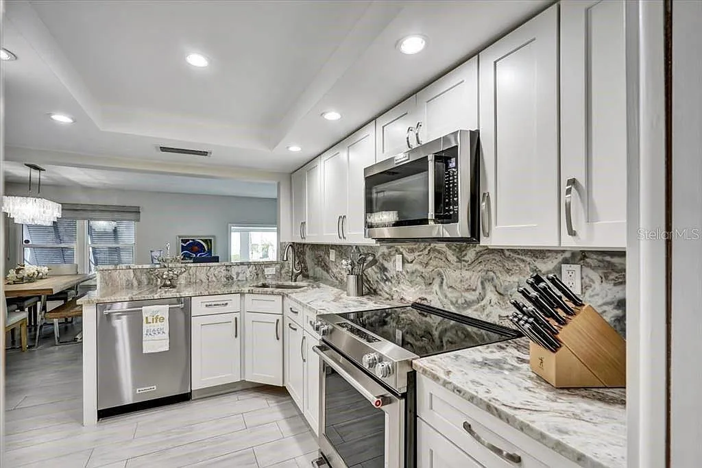 2 bed, 2.0 bath, 1319 sqft, $12,296 — Photo 4