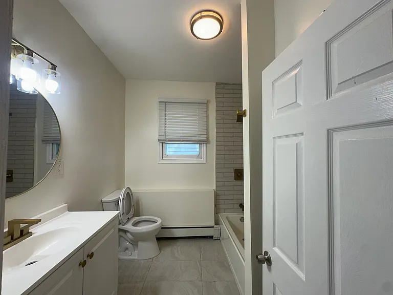 46 11th Ave W #3 — Photo 6