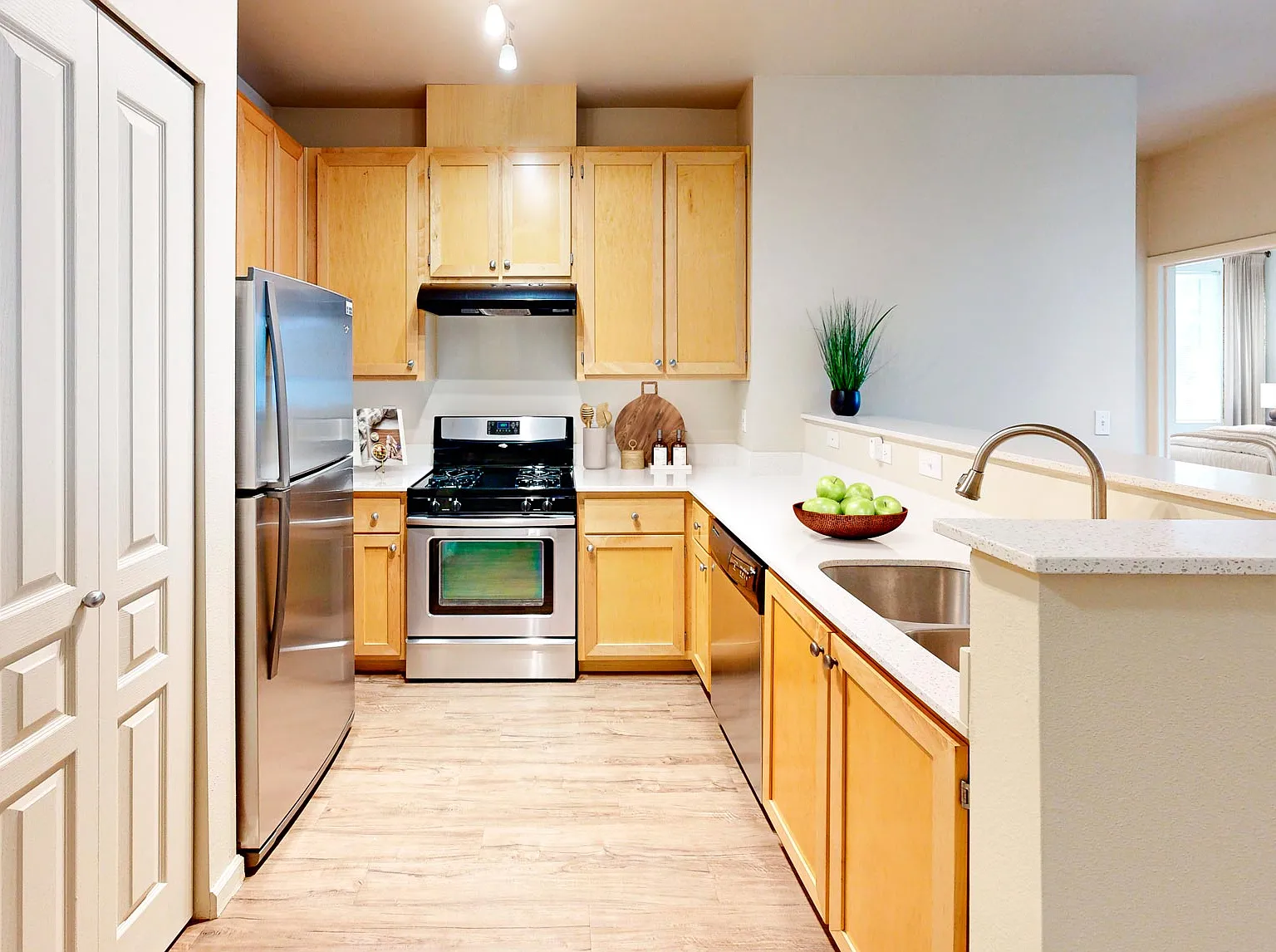 The Hawthorne Apartments — Photo 1