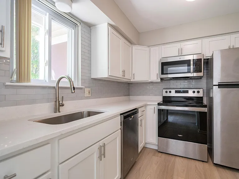 1520 Porter Cir — Photo 13