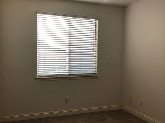 5th image of 161 Rock House Cir N