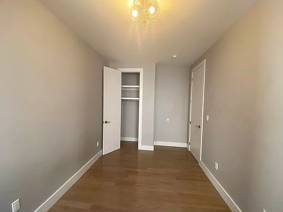 4th image of 569 W 192nd St #3