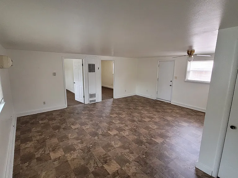 311 E Roosevelt Ave — Photo 3