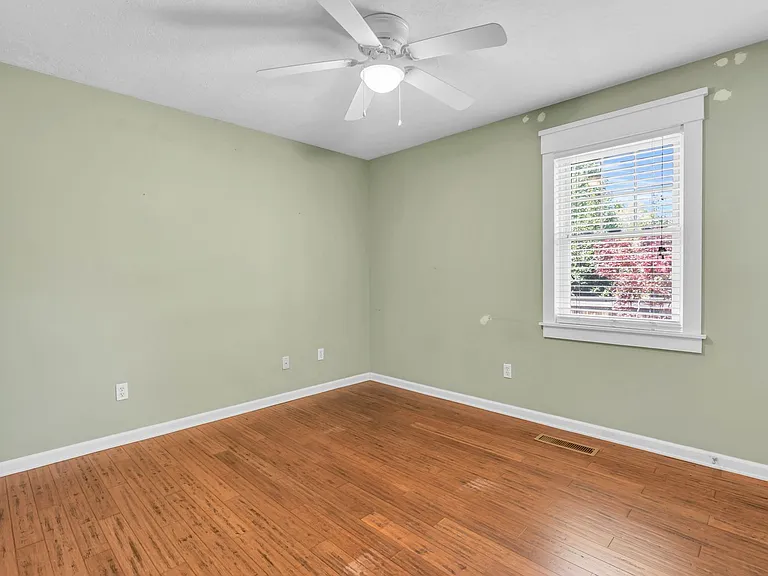 102 Hawkins St — Photo 20