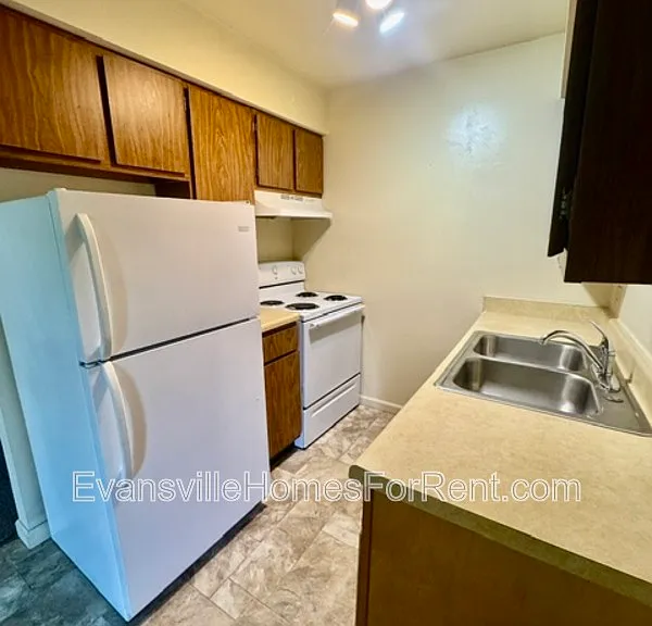 426 S Bosse Ave — Photo 2