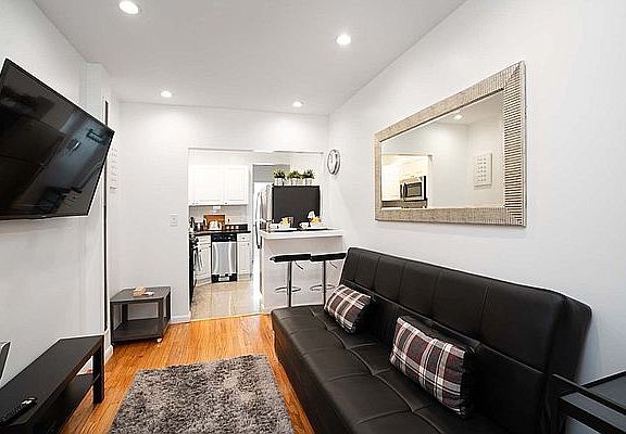 4th image of 312 E 104th St APT 3E