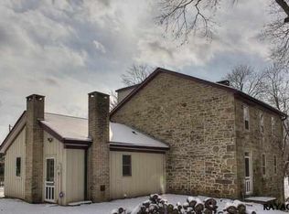 1725 Storms Store Rd, New Oxford, PA 17350