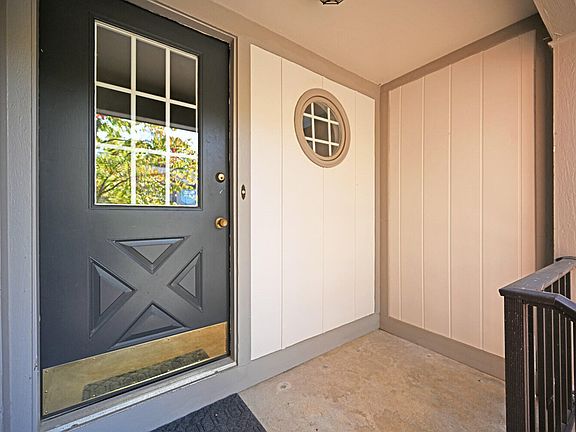 3rd image of 1567 Shady Cove Ln