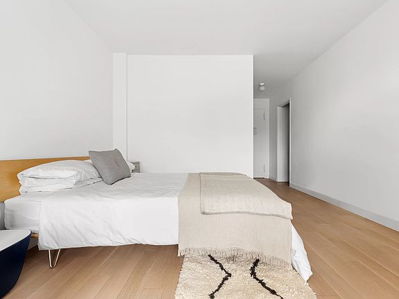 4th image of 115 E 9th St APT 17K