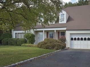 34 Pembroke Dr, Mendham, NJ 07945