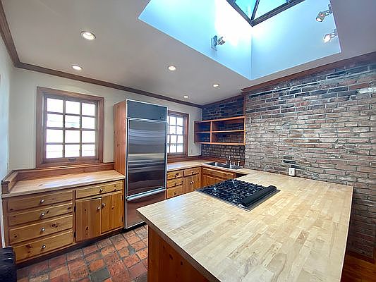 3rd image of 157 Prince St APT 1