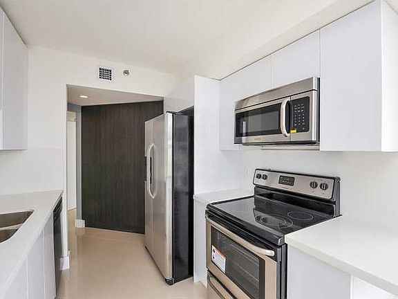 4th image of 1000 Island Blvd #810