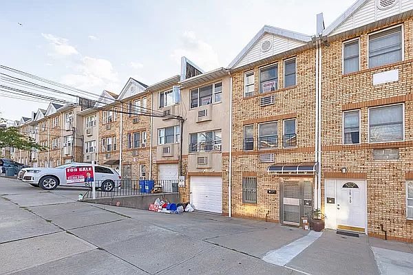 1st image of 19-22 76th St E