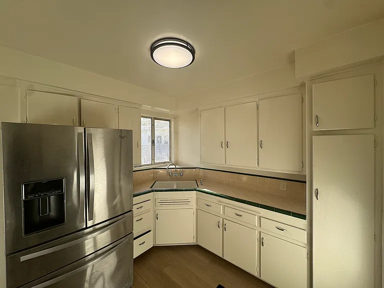 4730 Franklin Ave #9 — Photo 4