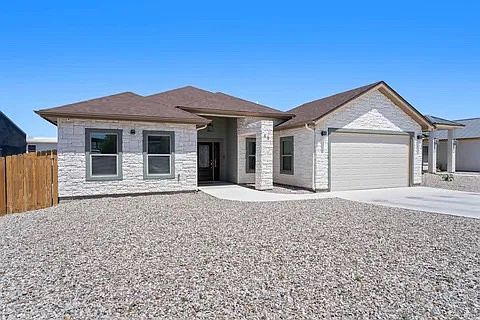 3rd image of 45 Yvonne Dr
