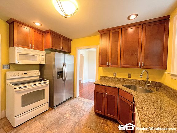 4th image of 4507 Columbia St