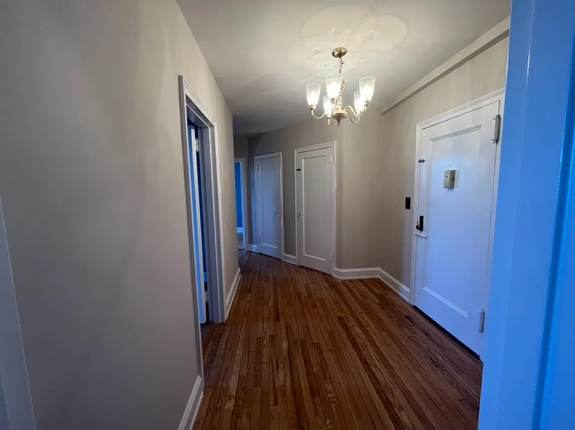 foyer - Elm St