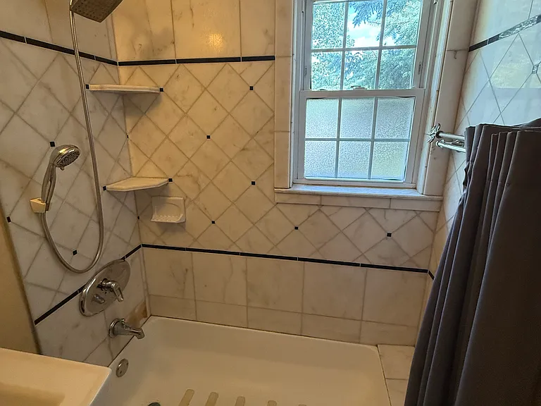 Lincoln Park E — Photo 18