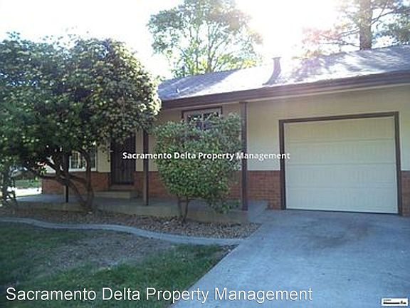 2nd image of 3041 Freeport Blvd