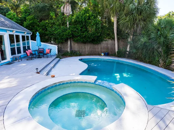 21525 Hilltop Ave, Panama City Beach, FL 32413