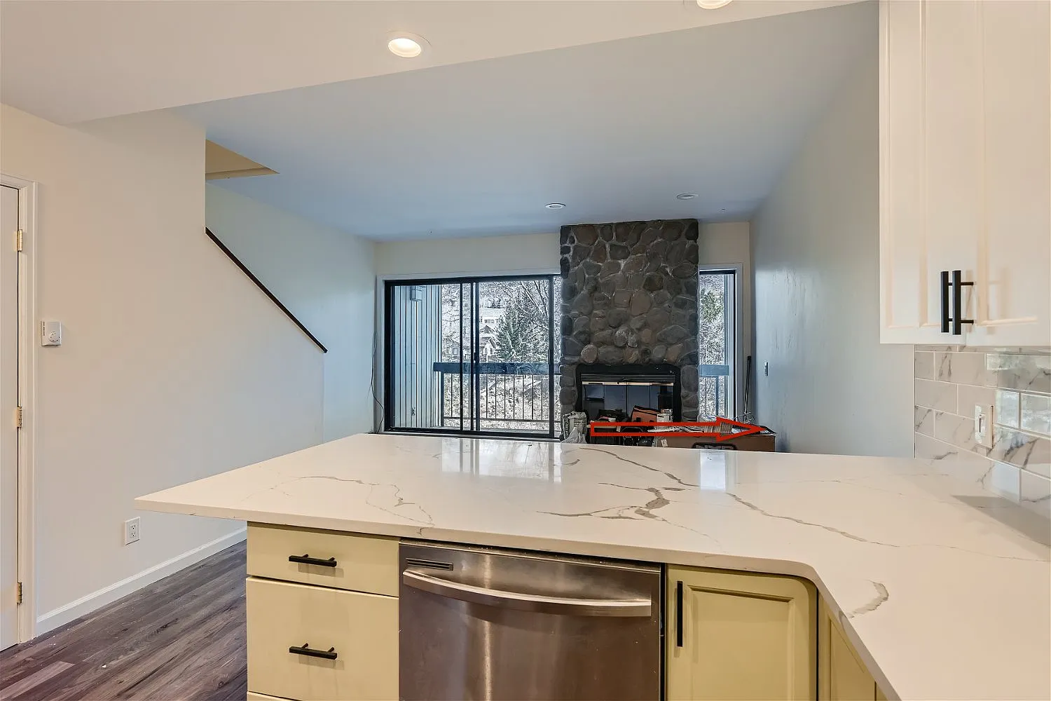 2 bed, 992 sqft, $3,800 — Photo 3