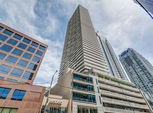 2221 Yonge St #4301, Toronto, ON M4S 0B8