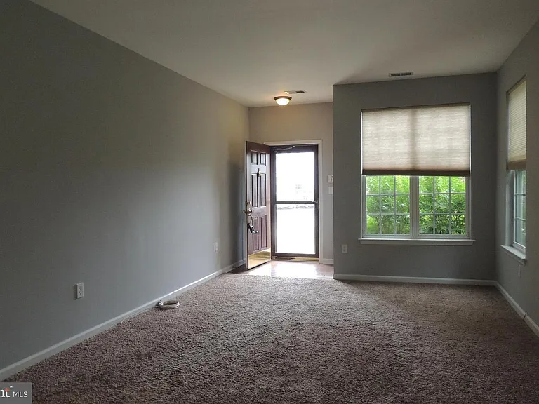 121 Chancellor Dr — Photo 8