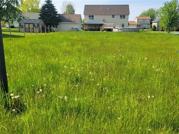 Willow Dr, North East, PA 16428