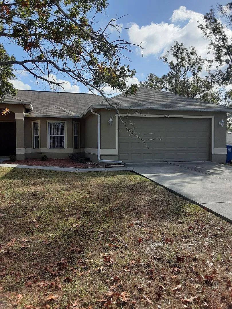 Spacious 3 Bedroom Single Family Home — Photo 1