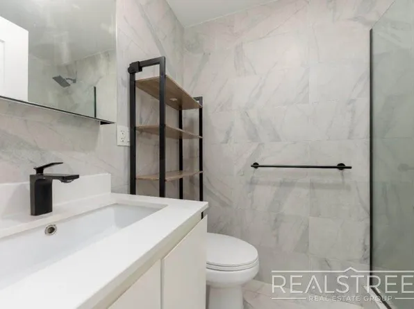 645 Knickerbocker Avenue image 8 of 9